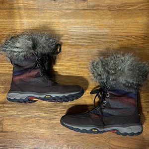 Eddie Bauer Women’s Timber Solstice Mid Fur Trimmed Boot, Size 10